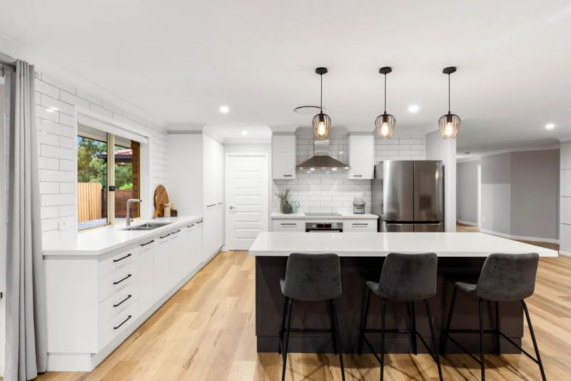 Hybrid floor in a bright kitchen
